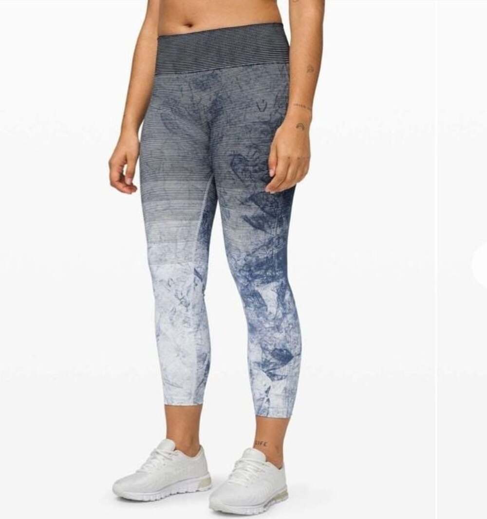 NWT Lululemon Ebb to Train Tight *Wash in White/Black/Luna Size 4